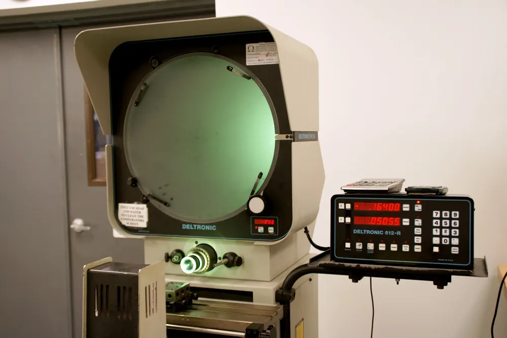 Deltronic optical comparator with a 612-R readout for profile-critical inspection